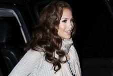 2010__01__jennifer_lopez_haiti_relief_Jan18_main 225×152.jpg