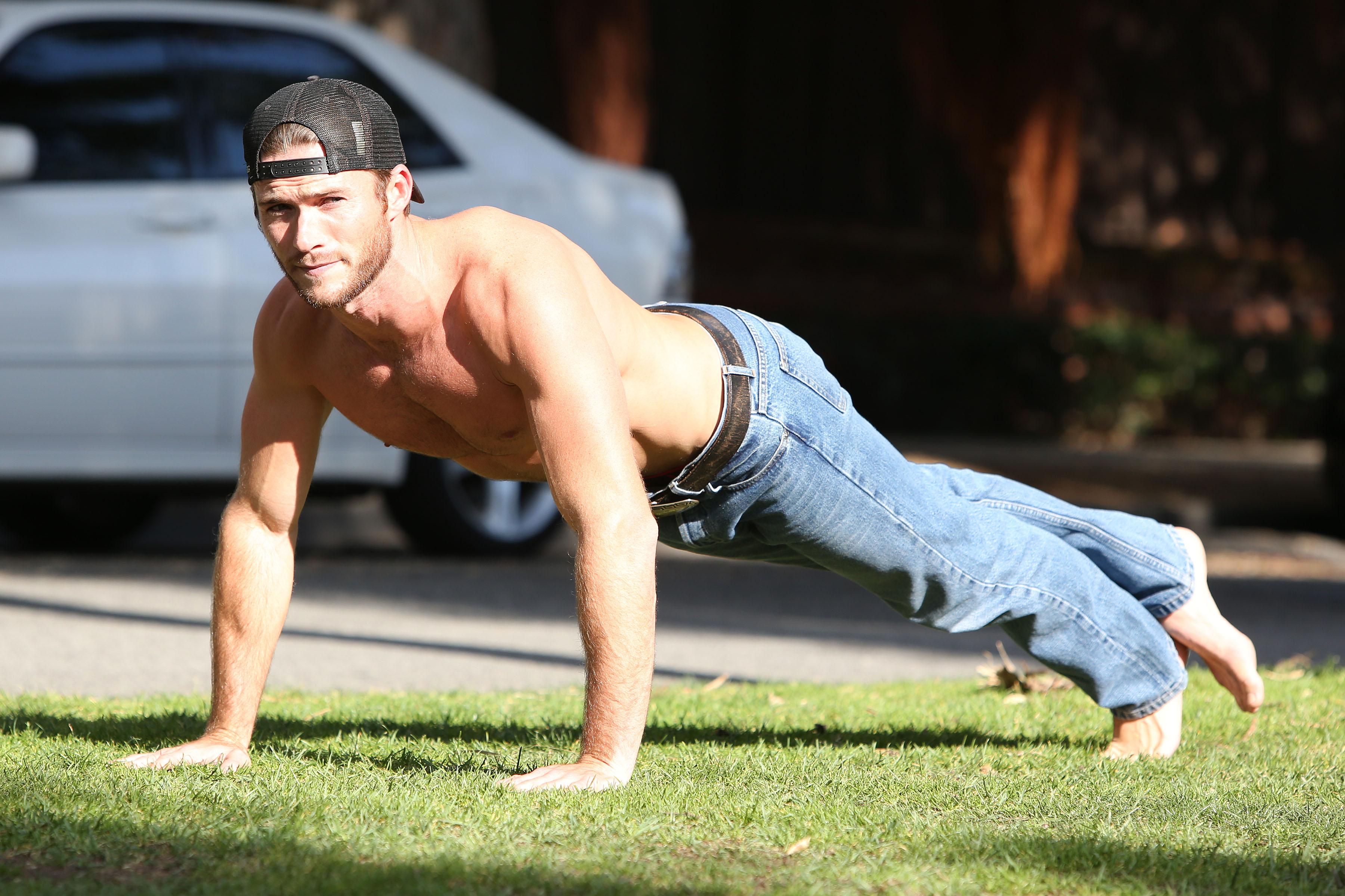 EXCLUSIVE: Scott Eastwood has a grueling shirtless workout at the Santa Monica Stairs.