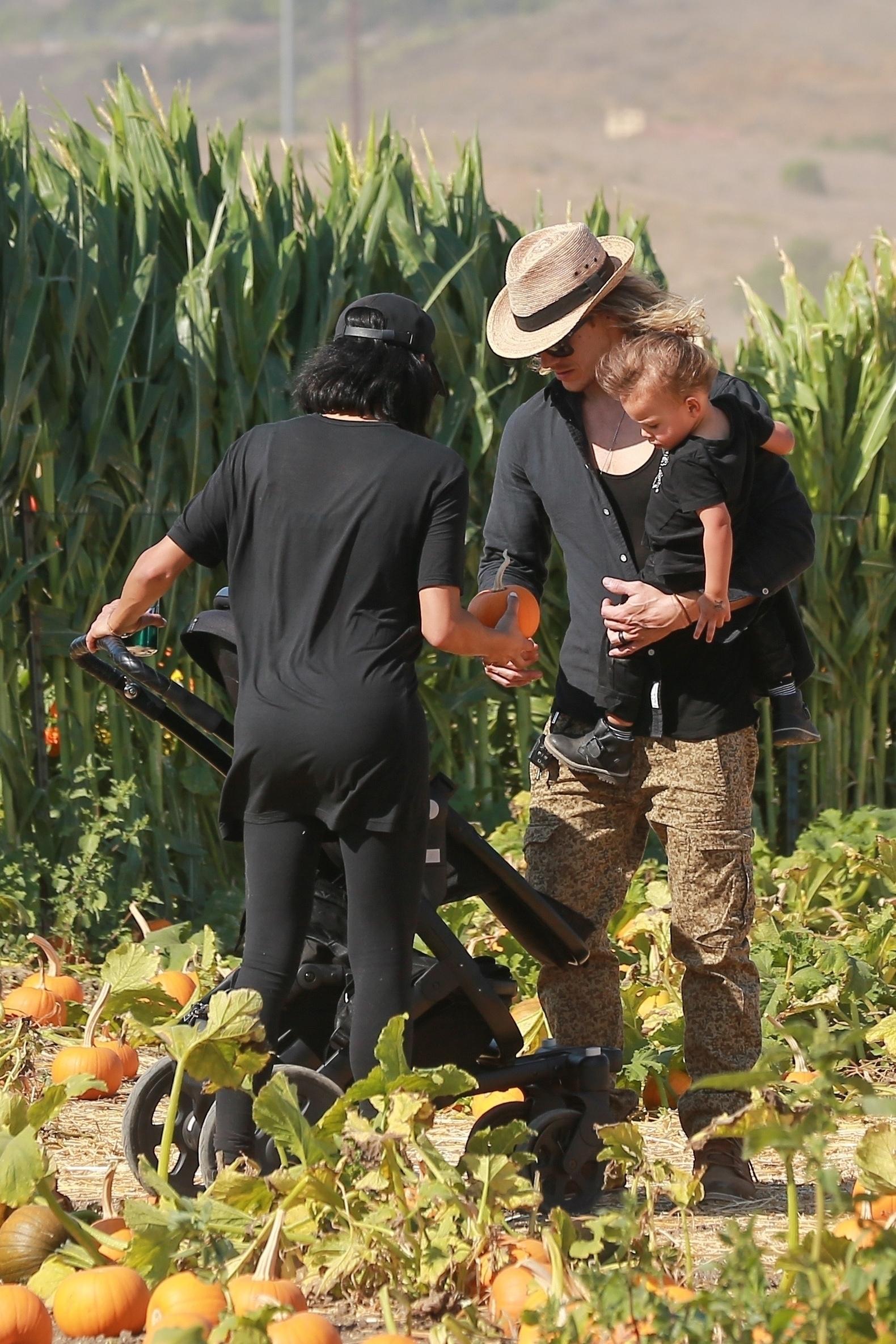 Naya Rivera and Ryan Dorsey take their son to Underwood family Farms to pick out a pumpkin