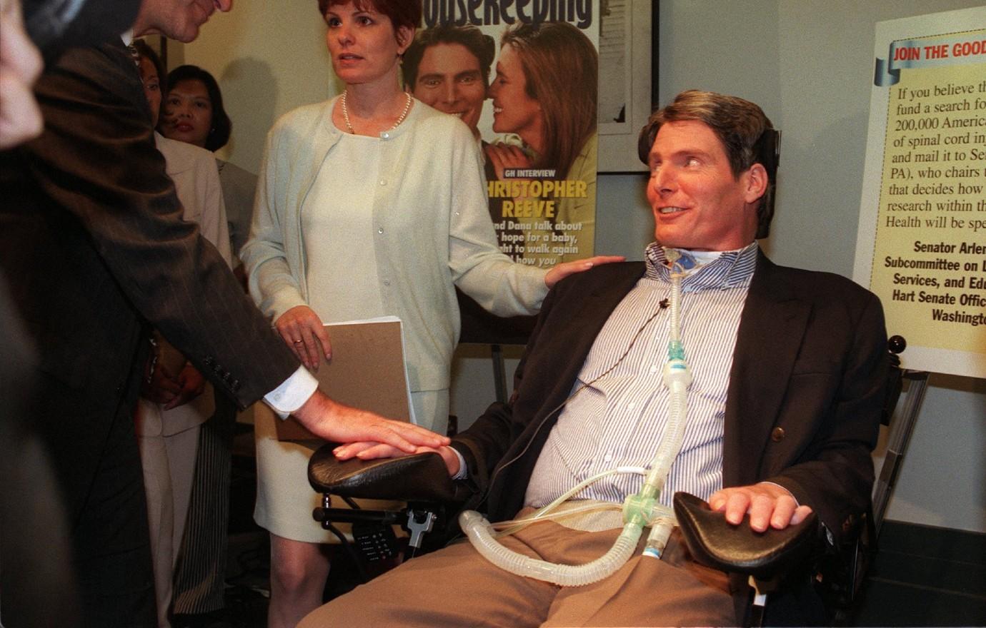 robin williams first friend show up after pal christopher reeve hospitalized will singular bond