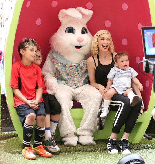 Gwen stefani sons easter bunny 08