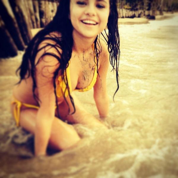 selena gomez bikini