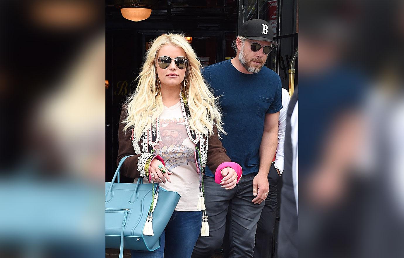 Jessica simpson breaks down son hospital 5