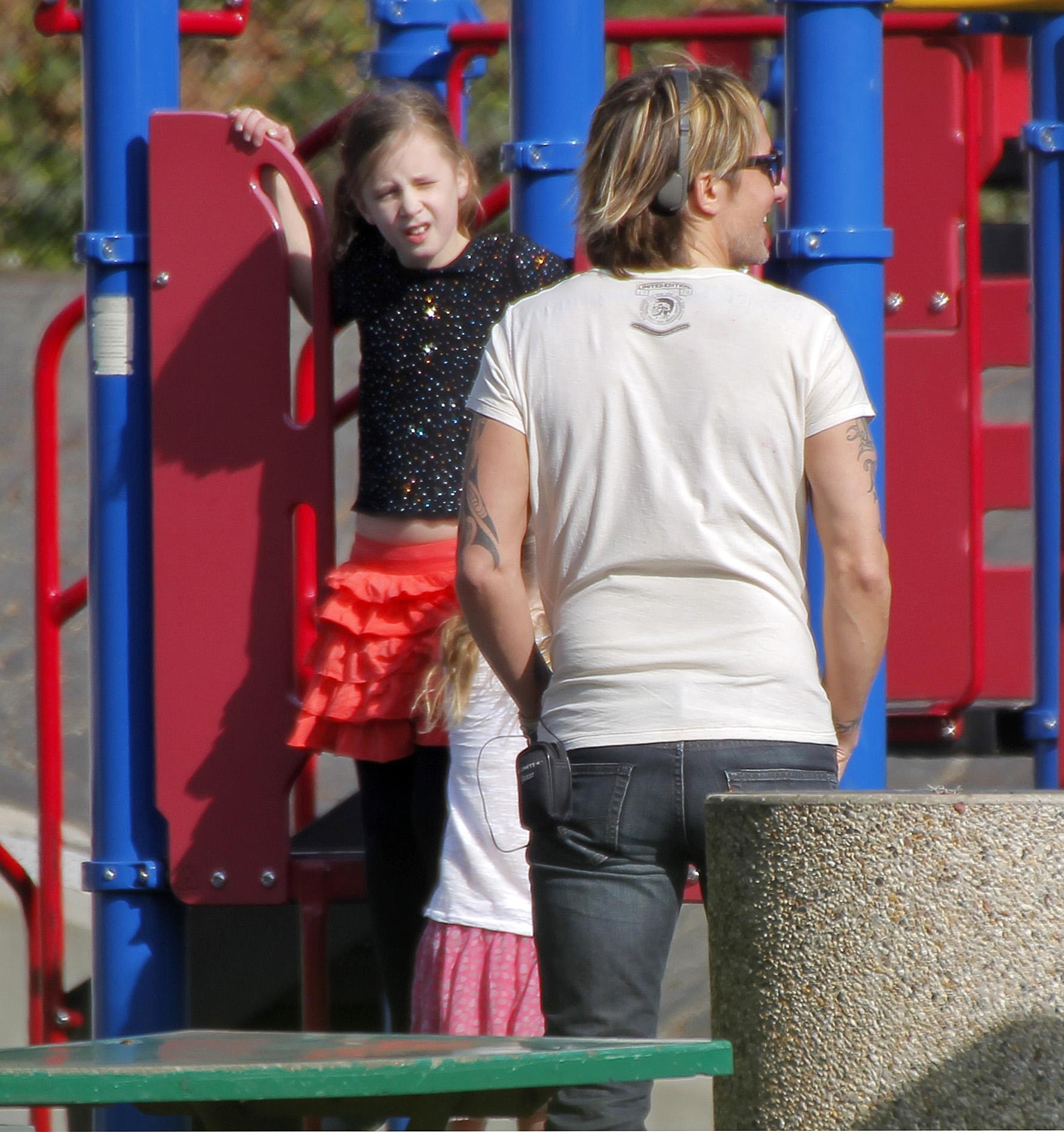 Exclusive&#8230; Nicole Kidman &amp; Keith Urban Take Their Girls To The Park