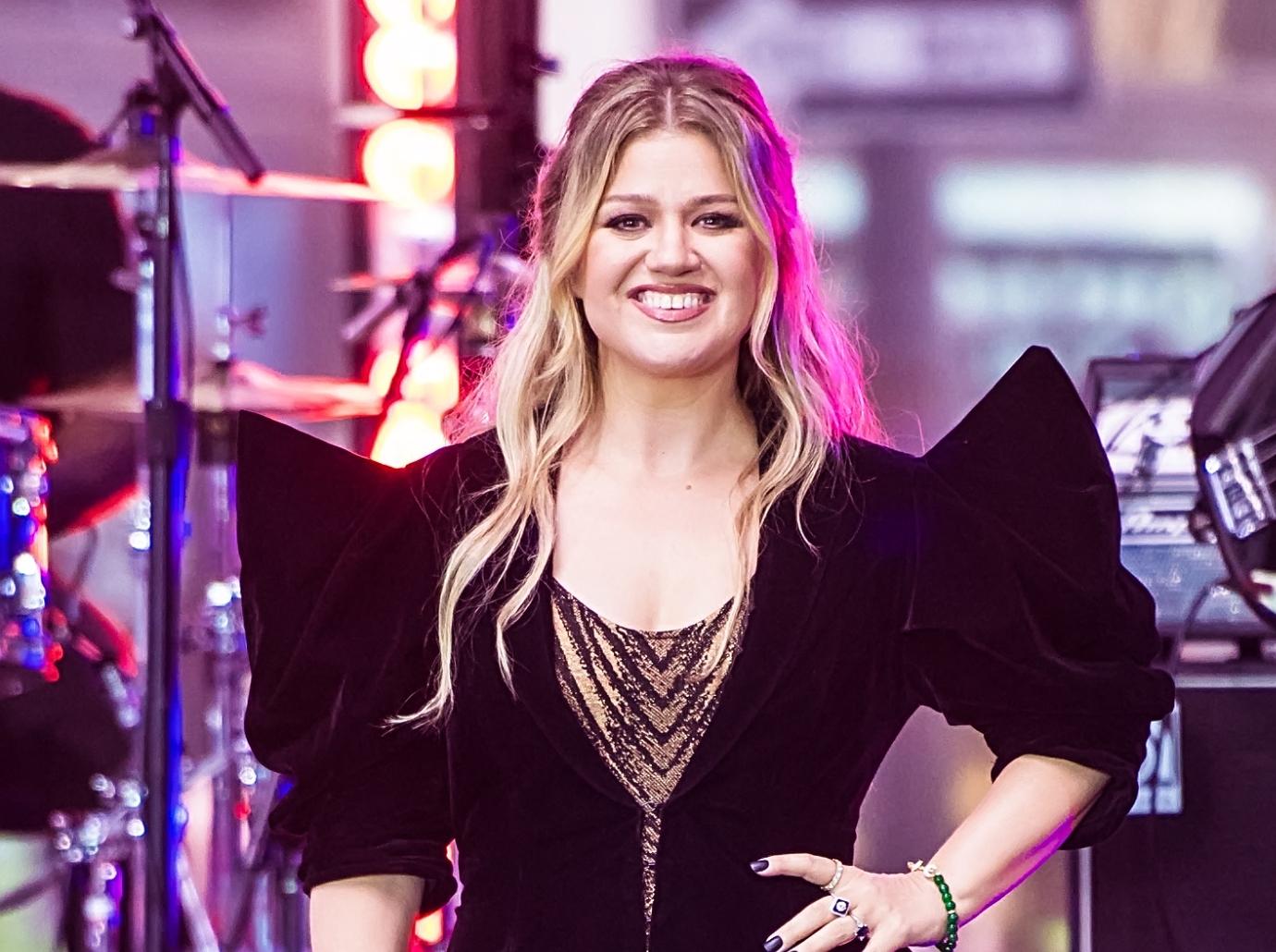 kelly clarkson slimmed down body  grammys son remington