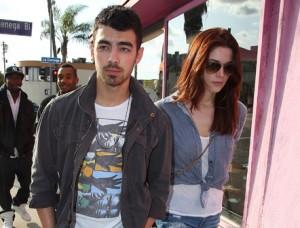 2011__03__Ashley_Joe_Jonas_march17z 300×228.jpg
