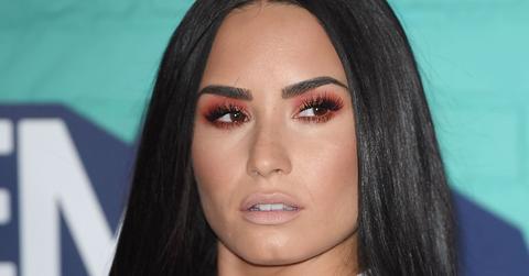 Demi Lovato Caught Selling Fake Autographs To Fans
