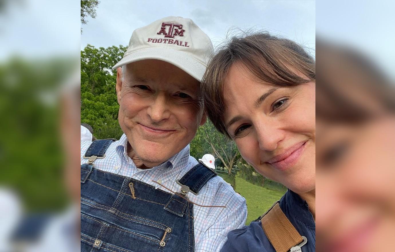 Jennifer Garner shares picture from heartwarming family reunion