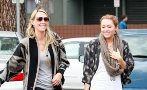 2011__02__miley_cyrus_feb16_380 300&#215;185.jpg