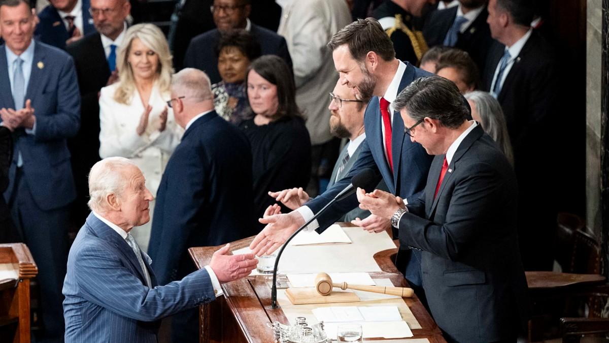 jd vance refuses to clap for king charles