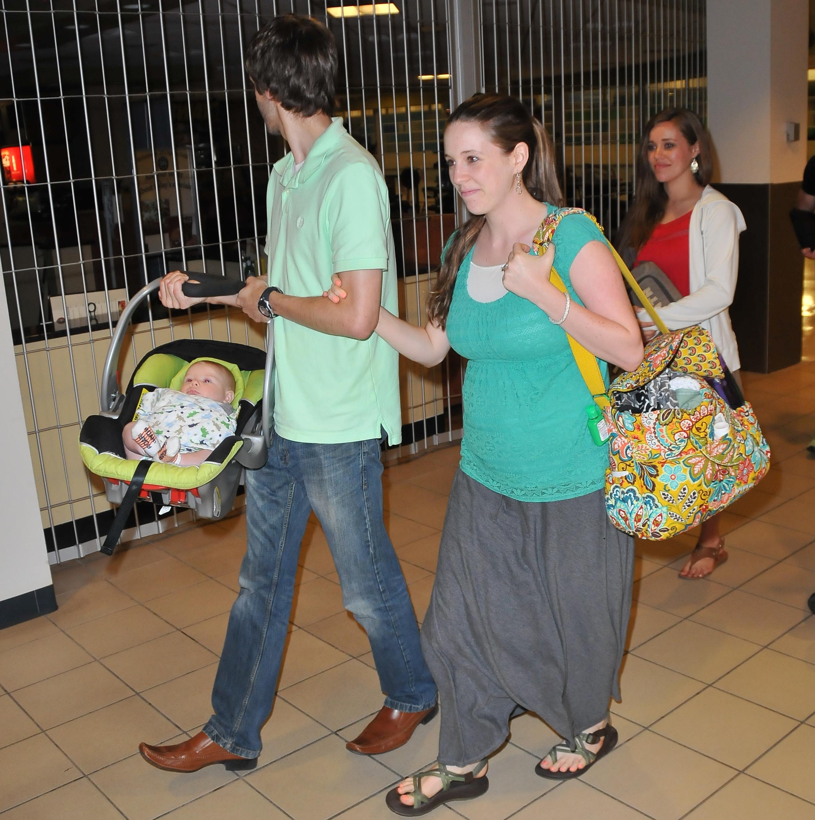 EXCLUSIVE: Jill and Jessa Duggar spotted Akron Airport with their husbands