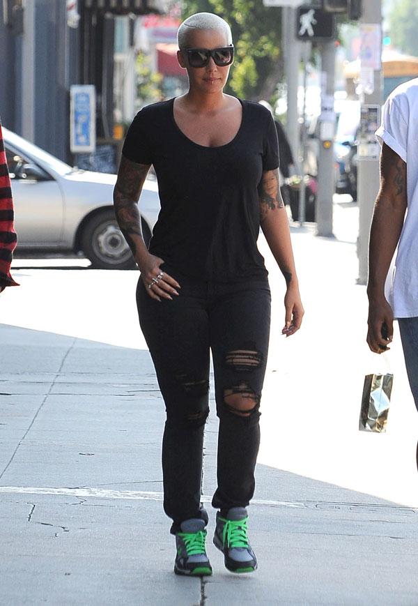 Amber rose lip piercing5