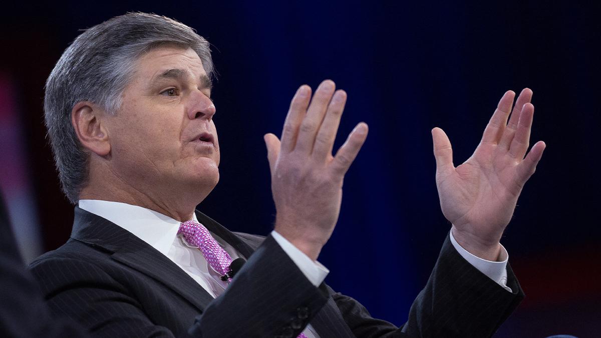 Photo of Sean Hannity explained the reason for his exceedingly puffy face, which was roasted by critics who compared him to a chipmunk.
