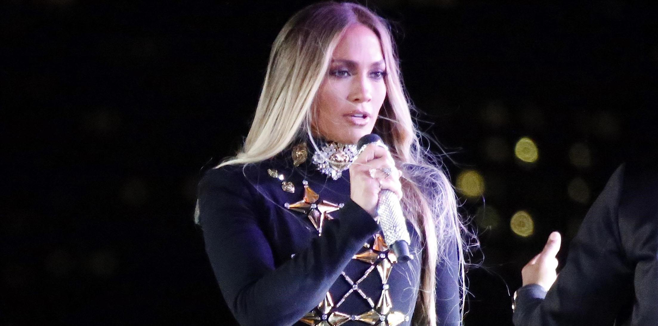 Jennifer Lopez shows off her long legs in concert