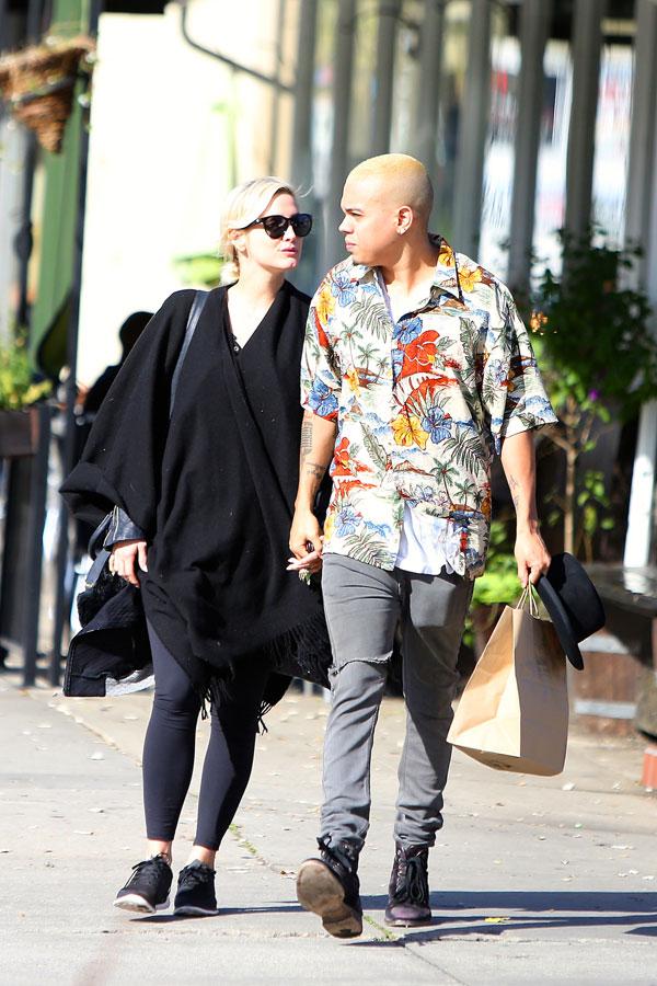 Ashlee simpson baby bump gsi 03