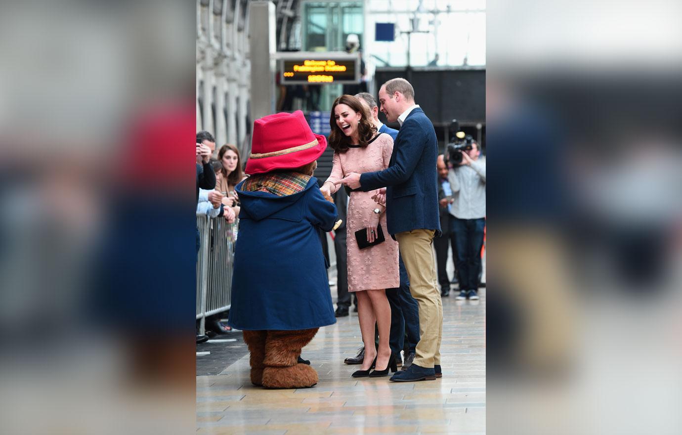 kate middleton pregnant dances paddington bear pics 04