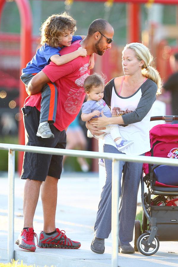 Kendra wilkinson family day park akm 01