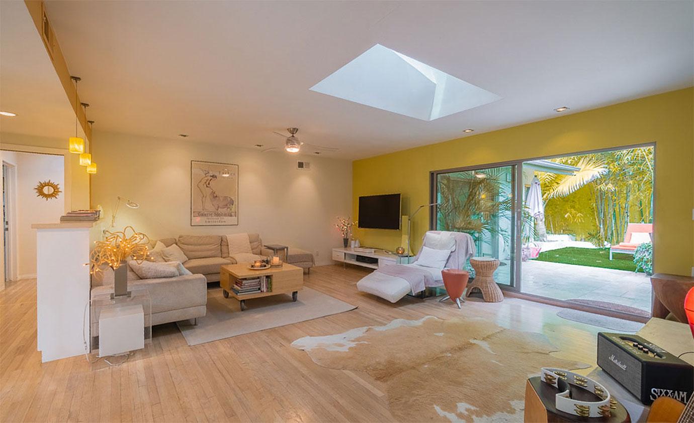 sarah jones buys beachwood canyon home