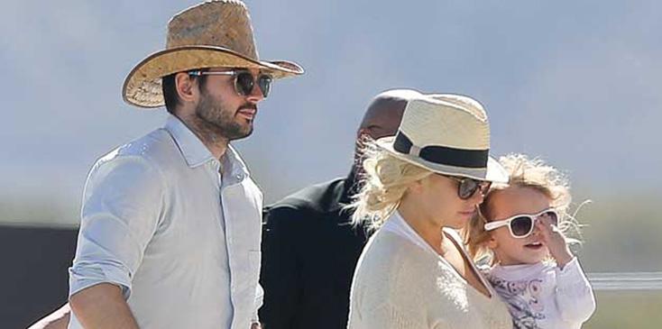 Exclusive&#8230; Premium: Christina Aguilera Heads Home After Cabo Vacation ***NO USE W/O PRIOR AGREEMENT &#8211; CALL FOR PRICING***