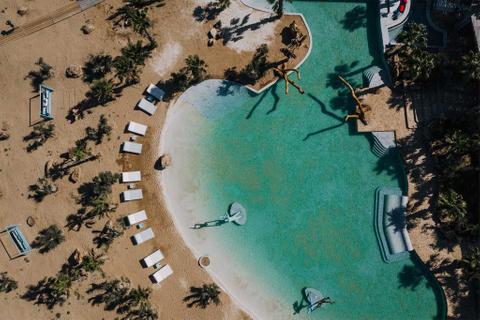 calilo outside photo