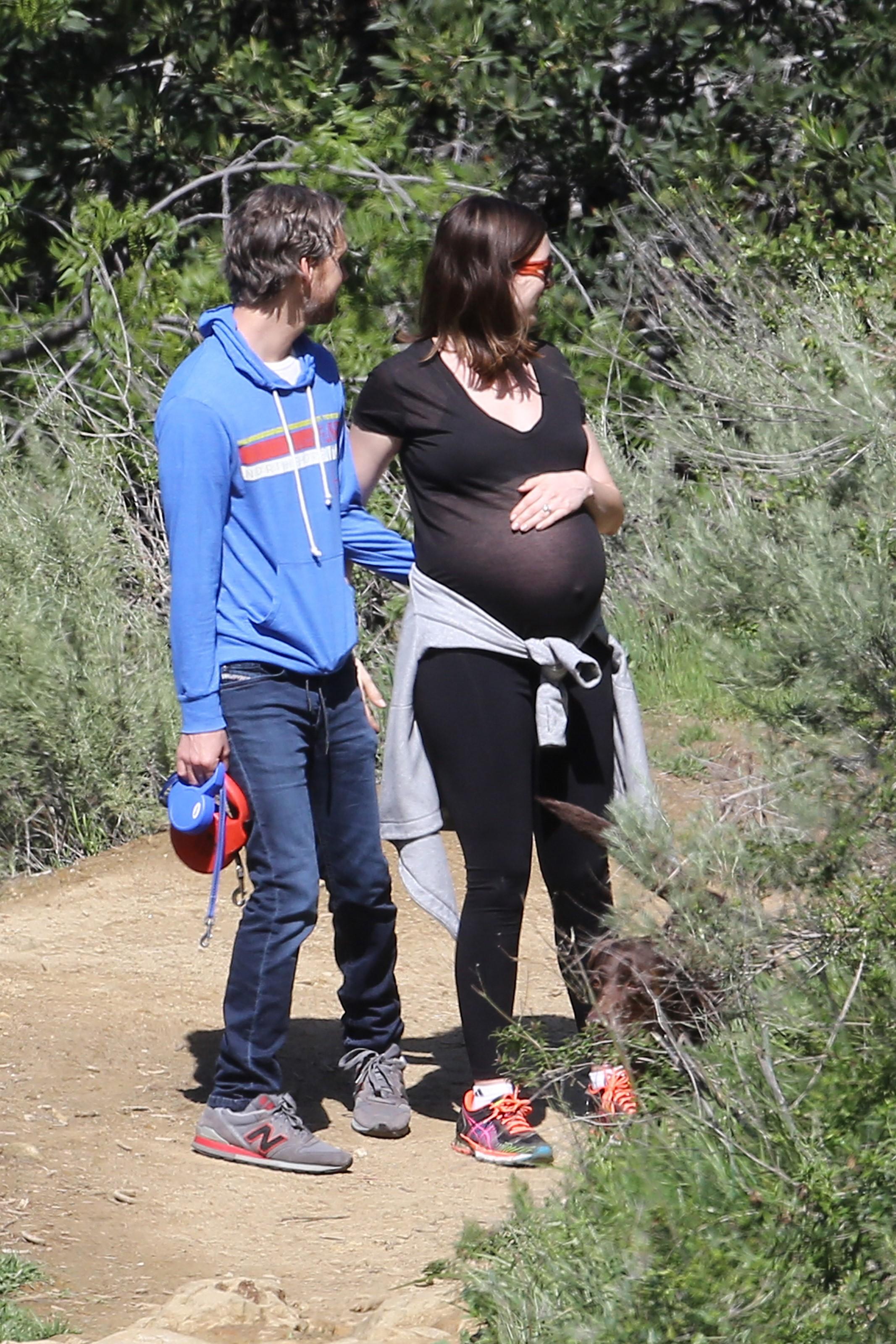 anne hathaway pregnant baby girl adam shulman