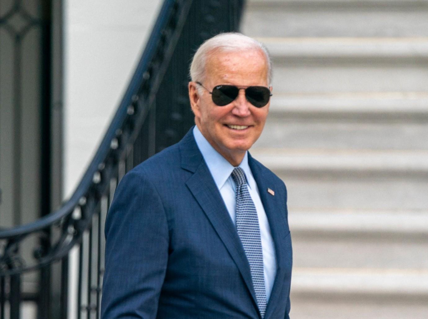 joe biden ridiculed vacationing delaware maui fires death toll coward