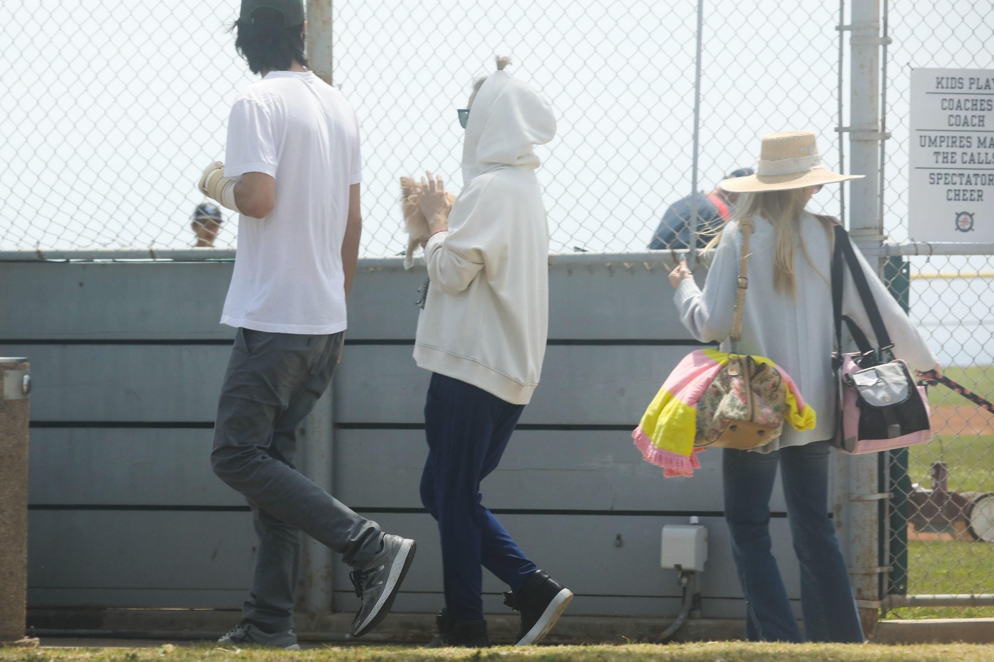 *EXCLUSIVE* Kate Hudson and family at baseball practice in Malibu