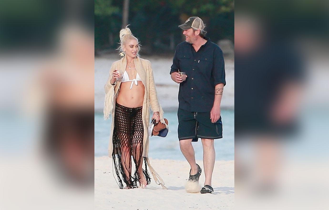 Gwen stefani blake shelton mexico beach 2