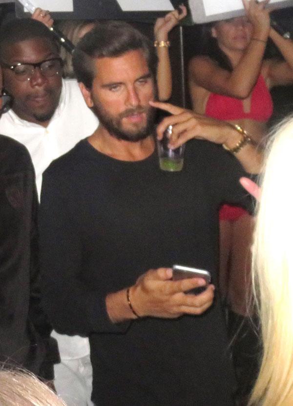 Scott disick drunk dialing kourtney kardashian wants back 04