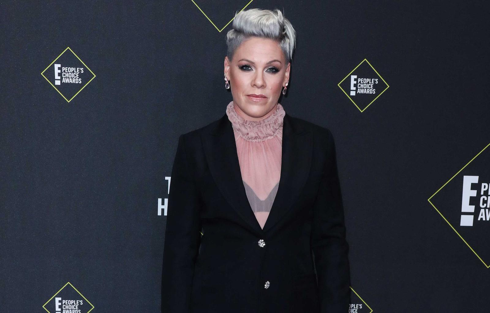 Singer Pink Shows Off Abs In Black Bikini: See Photo