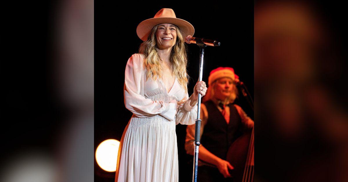 leann rimes tooth falls out of mouth disastrous concert moment