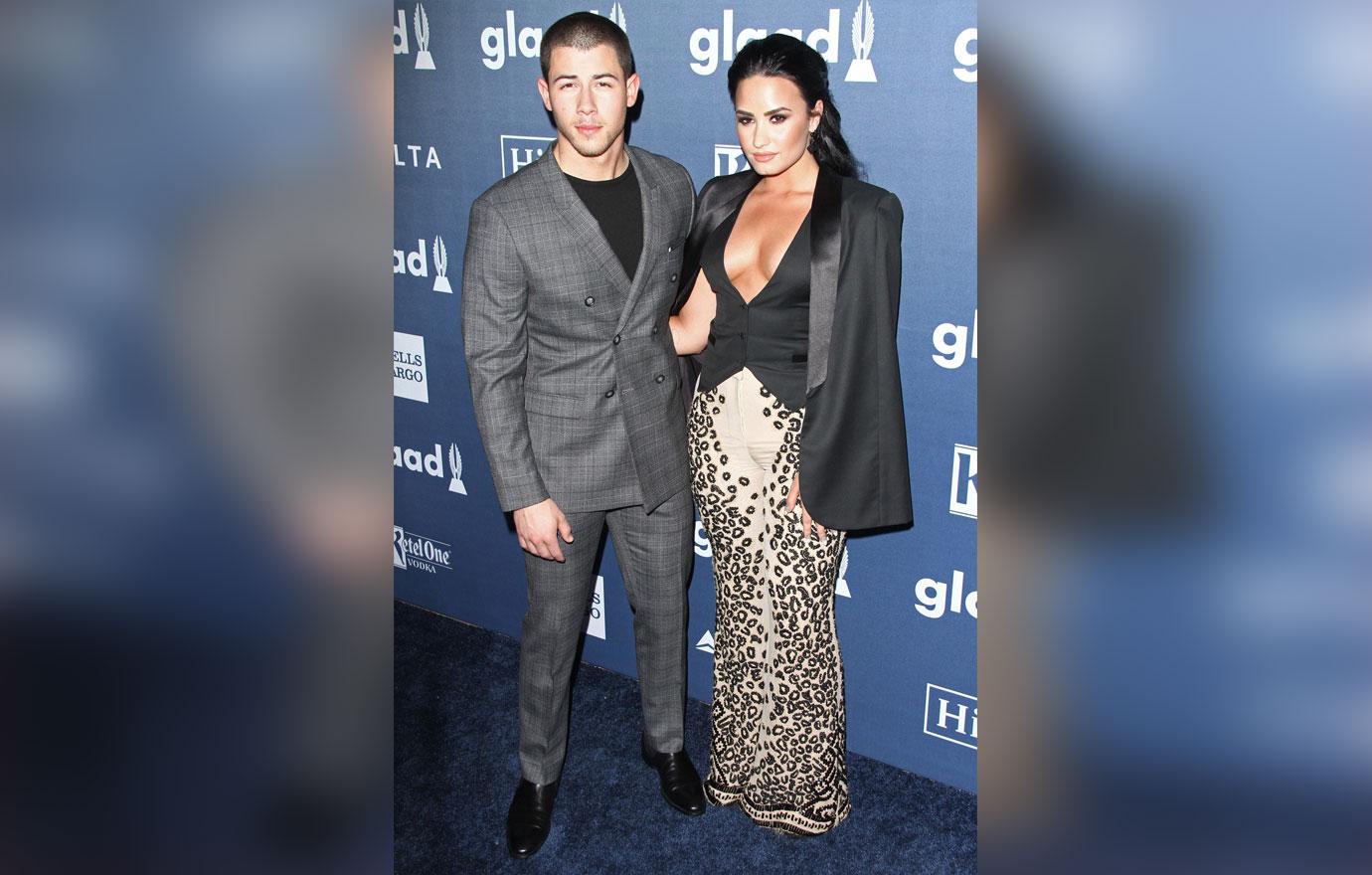 Nick jonas demi lovato helicopter