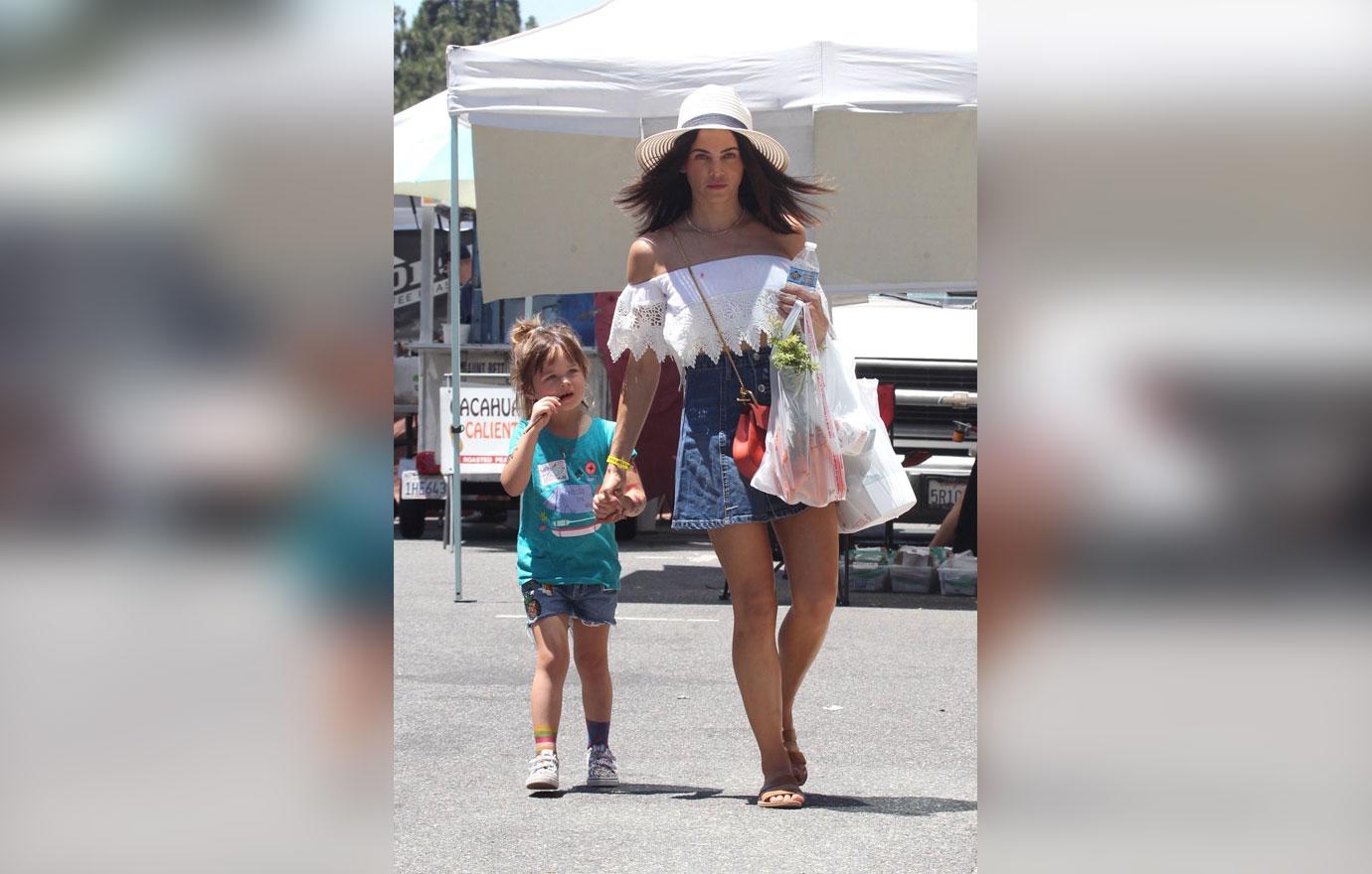 Jenna Dewan Tatum Daughter Everly Farmers Market Photos 08