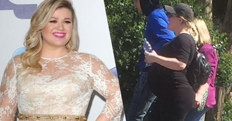 Kelly Clarkson Pregnant Baby Bump Zoo
