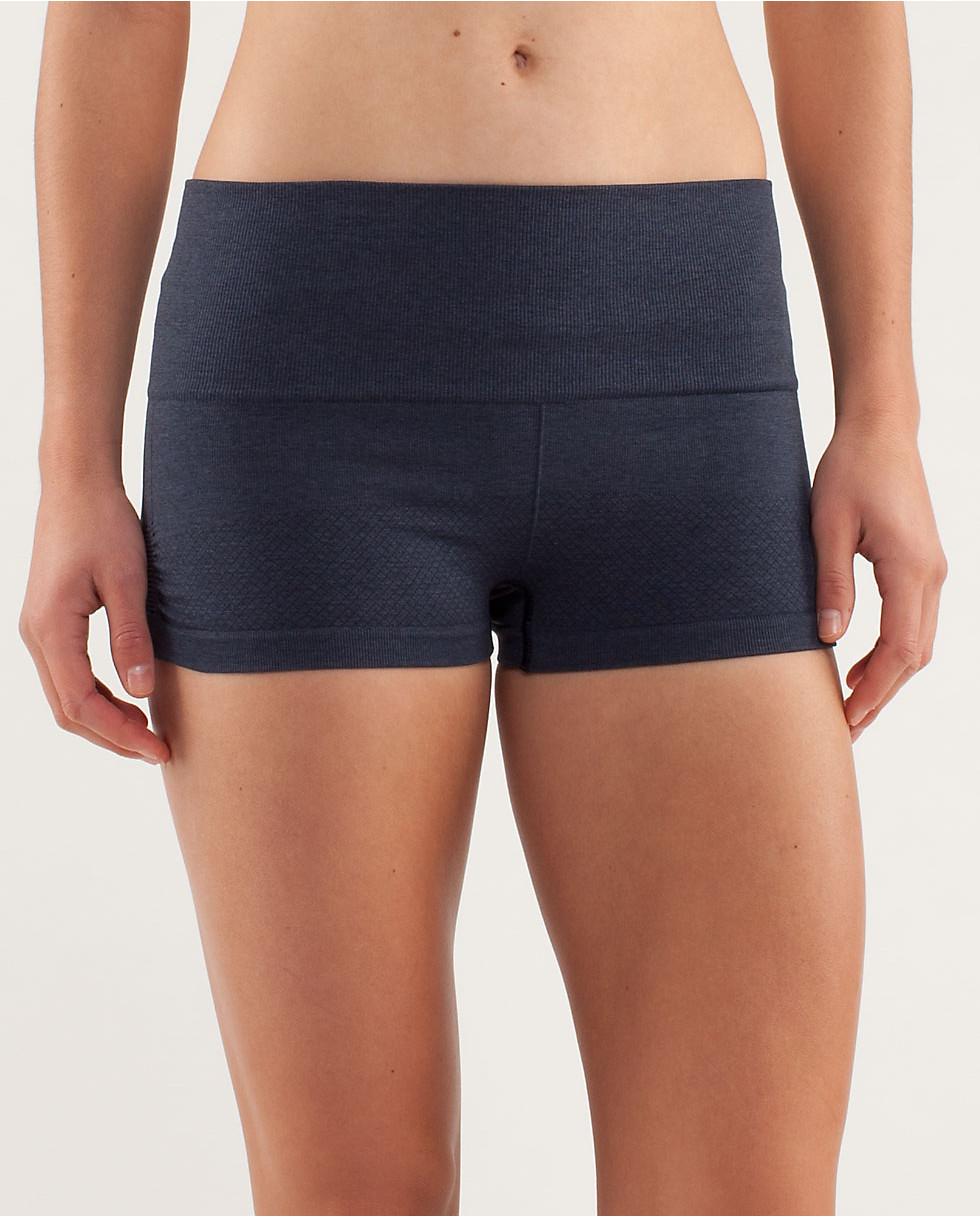 Lululemon_intheflow_short_ _1.jpg