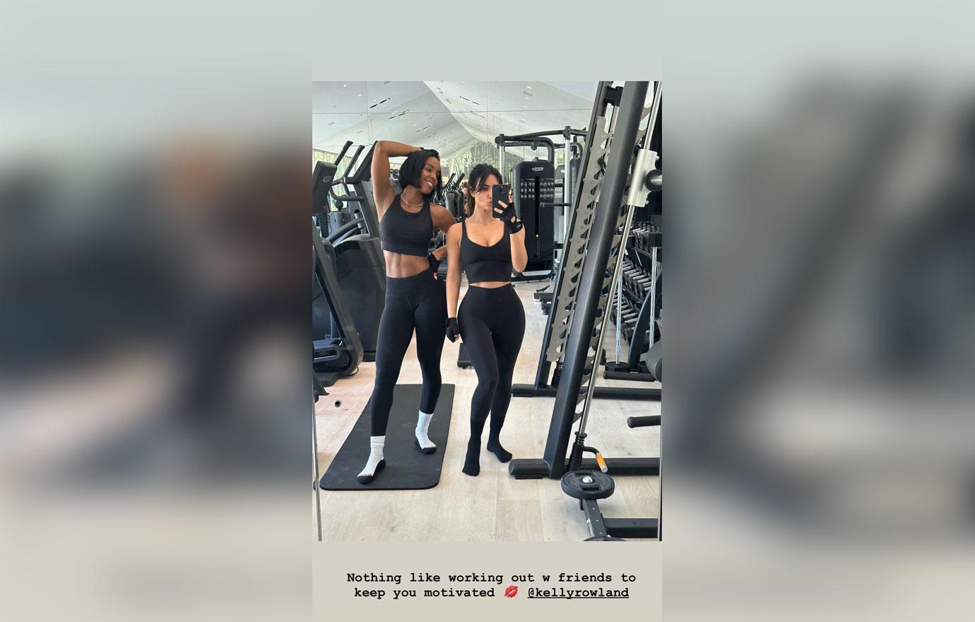 kim kardashian shows off her stunning figure