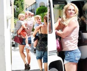 2010__08__Britney_Spears_Aug19_28a 300×246.jpg