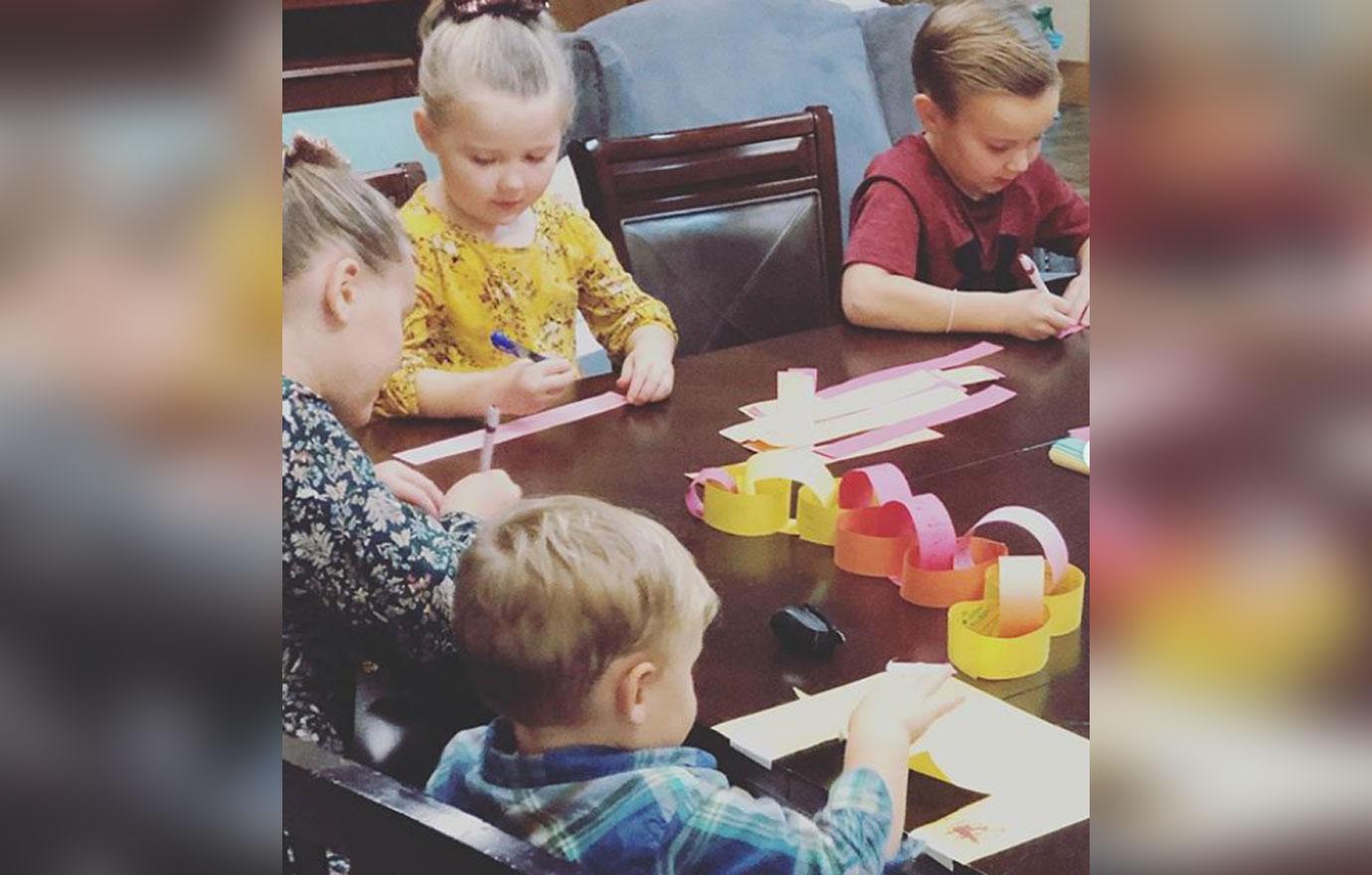 [Anna Duggar] Has Her Kids Write What They’re Thankful For Amid [Josh]’s Investigation Scandal