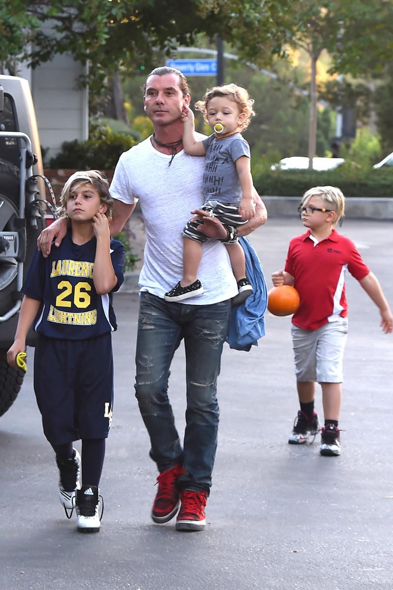 Gavin Rossdale enjoys a afternoon out with his kids while baby Apollo grabs his ear **NO UK**