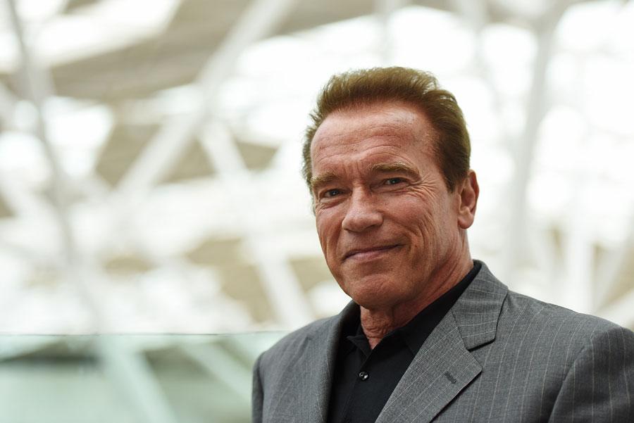 Arnold schwarzenegger celebrity apprentice host donald trump