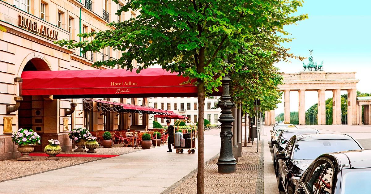 hotel adlon kempinskioutside with concierge