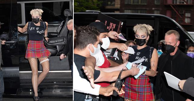 miley cyrus mobbed by fans as she returns to hotel in nyc