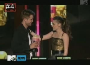 2011__03__Robert_Pattinson_Kristen_Stewart_March15newsnea 300×217.jpg