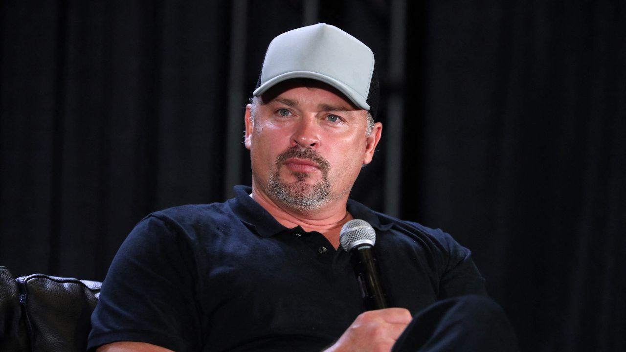 image of Tom Welling embraced the online reaction by commenting, ‘Came for the sights.'