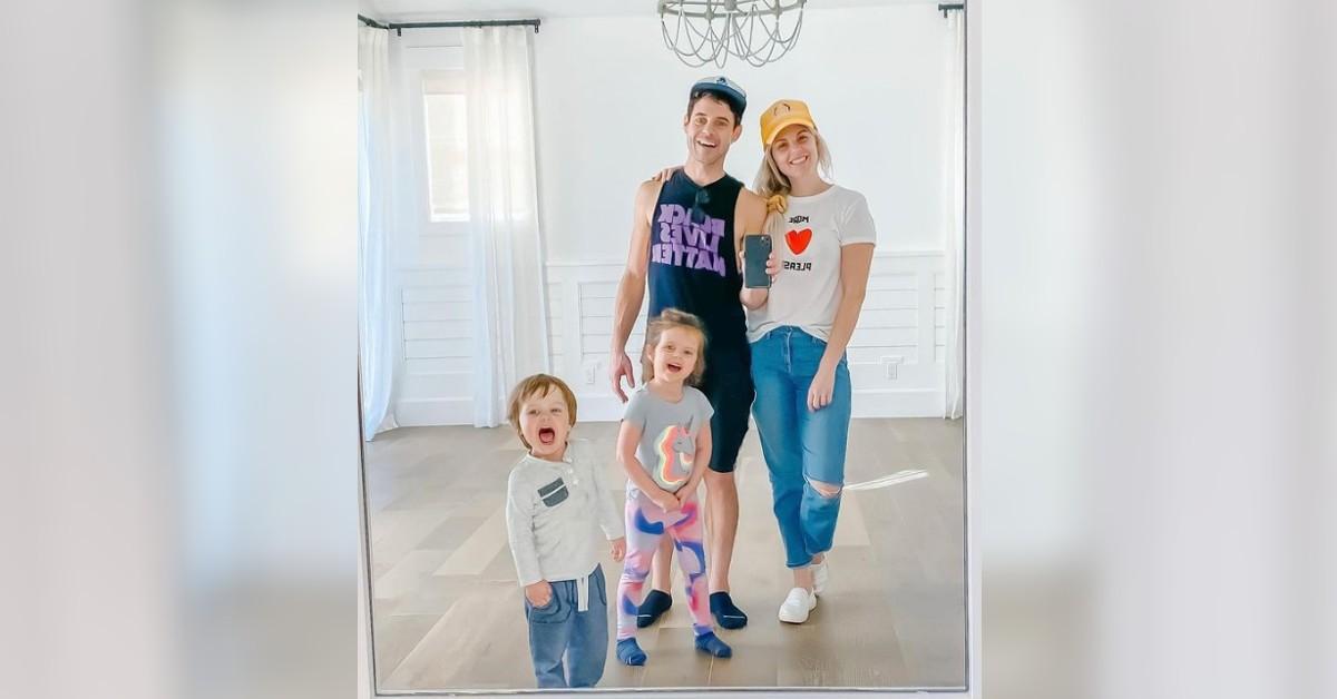 Ali Fedotowsky-Manno Had an Adorable Family Photo Shoot to Reveal