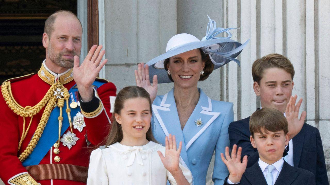 image of royal family
