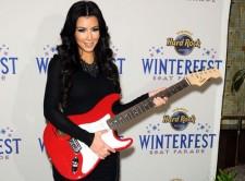 2009__12__full_kim_kardashian_16_wenn2691139 225×166.jpg