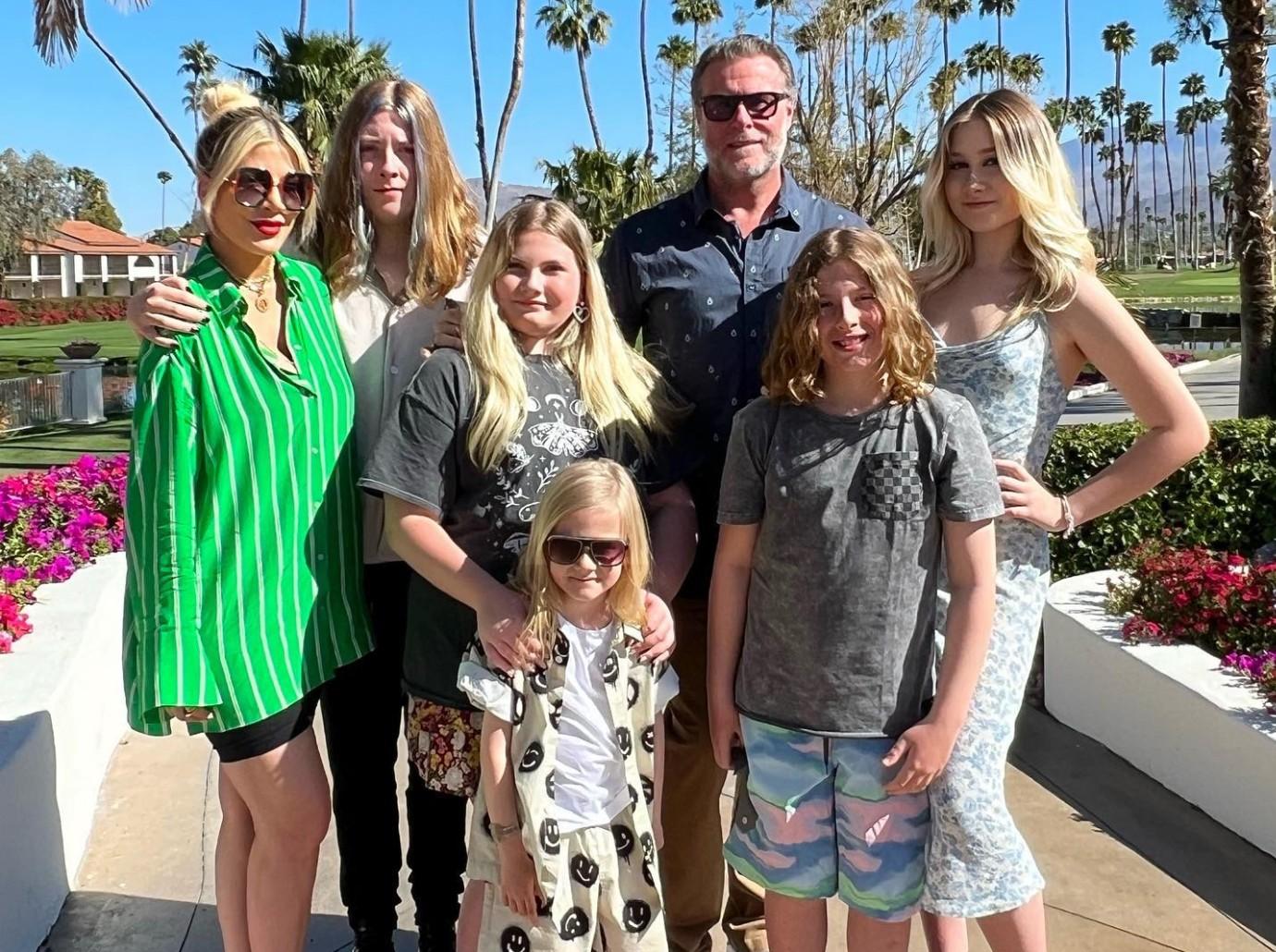 tori spelling kids leave motel friend dean mcdermotts whereabouts unknown