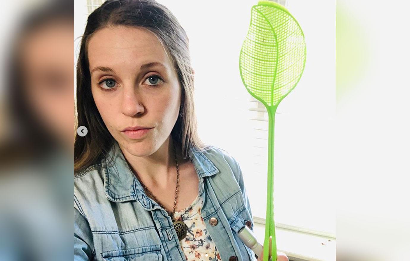 Jill Duggar bee swatter