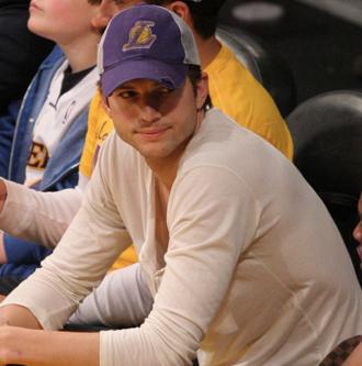 Ashton kutcher may1.jpg